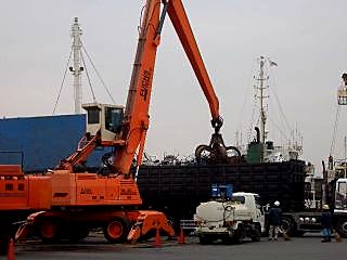 港で船積輸出の準備